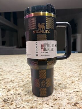 Stanley Tumbler Quencher H2.0 Black Gold Check 40oz Insulated Handle Lid Straw